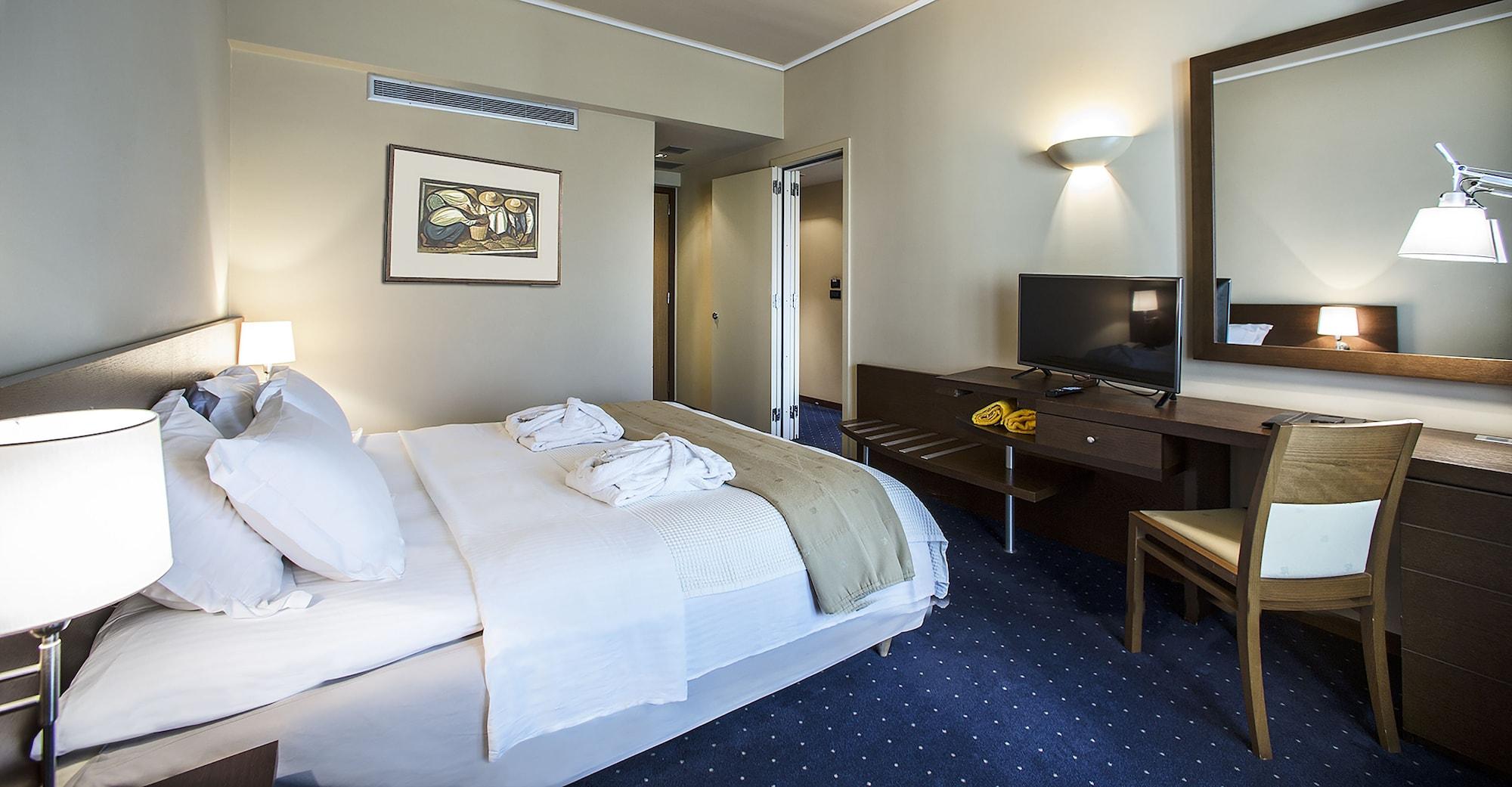 Dekelia Hotel Athene Buitenkant foto